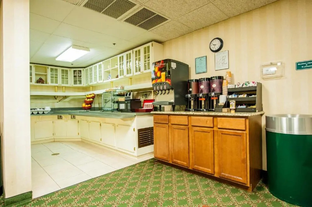 Greystone Inn & Suites