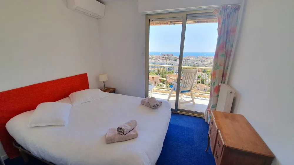 Beautiful 3-bedrooms Apartment, Sea View
