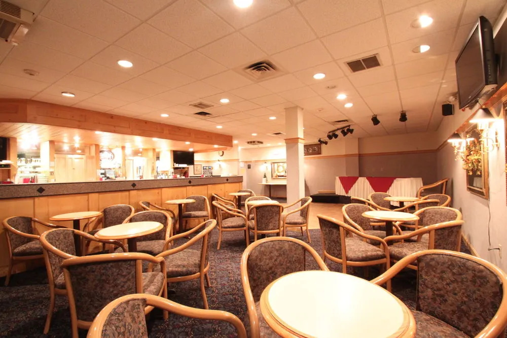 Zackery's Restaurant At Fireside Inn and Suites