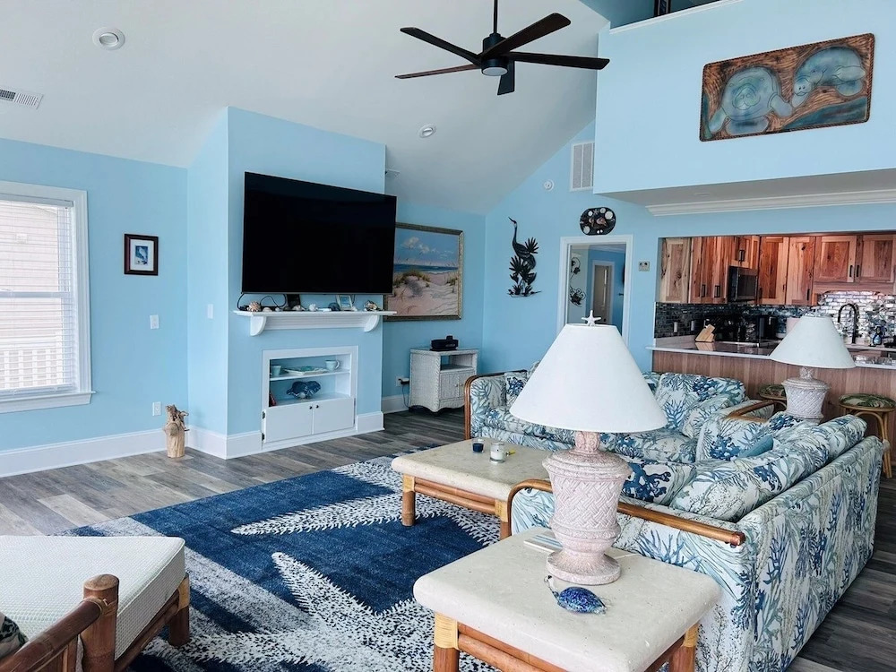 Serenity's Star 4 Bedroom Home by RedAwning