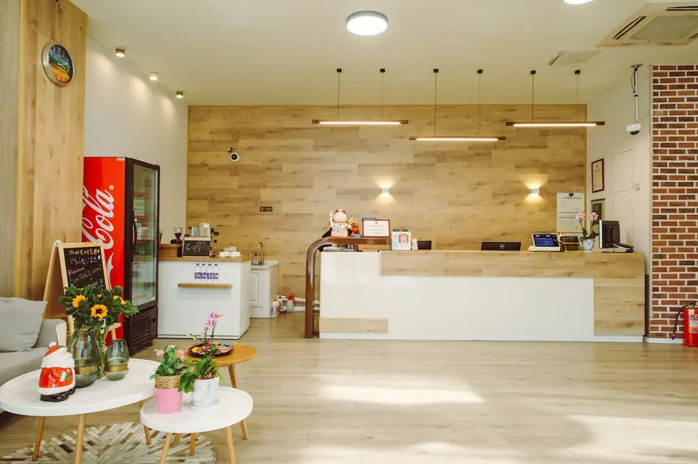 J Hotel