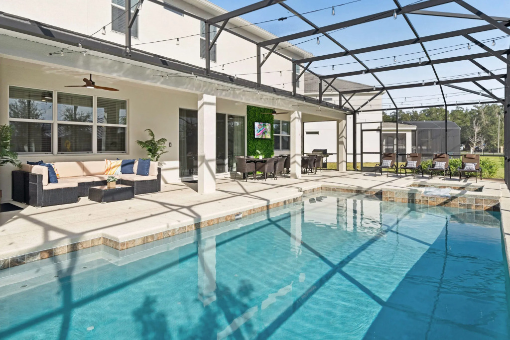 Upstay - 31-Guest Home w Pool-Hot Tub