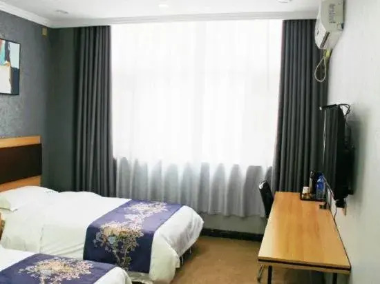 Huaying Select Hotel (Zhengguang Road High-speed Railway Station)