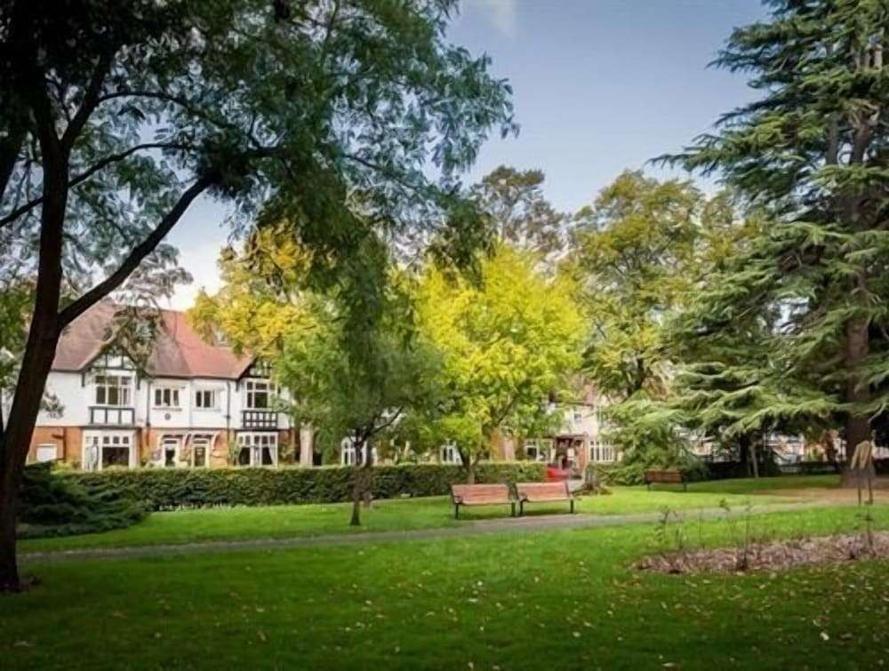 Ashgrove House