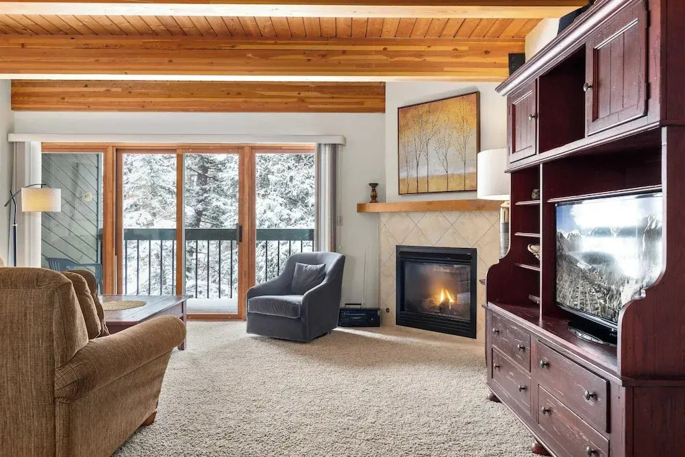Riverside Condos A102 by Avantstay Condo Close To Downtown, Town Park & Ski Lift #8
