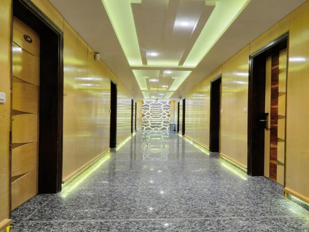 The Gold Regency - 02 Mins from New Delhi Railway Station