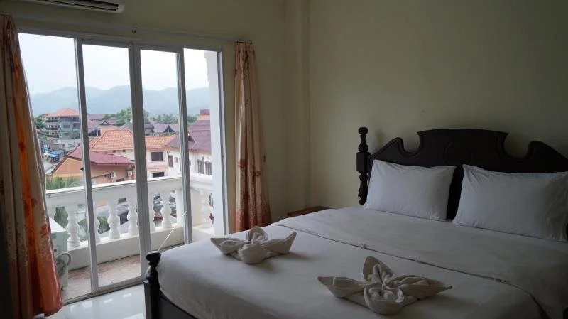 Roung Nakhon Vang Vieng Palace