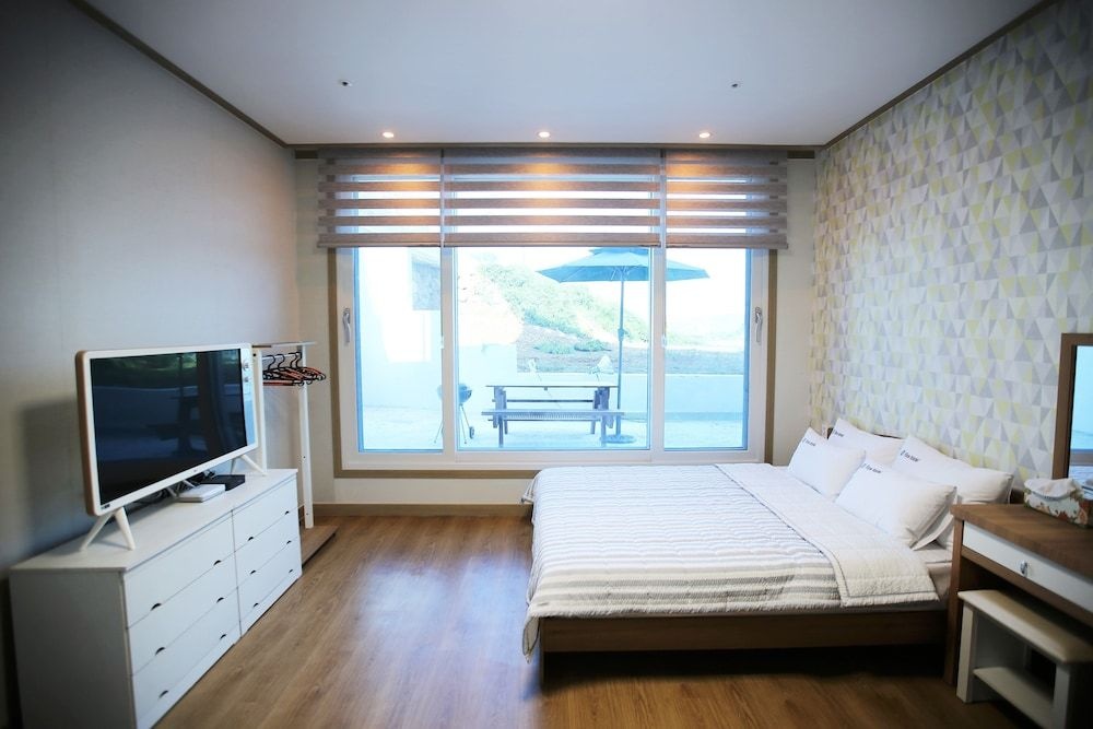 Flora Hostel Pension