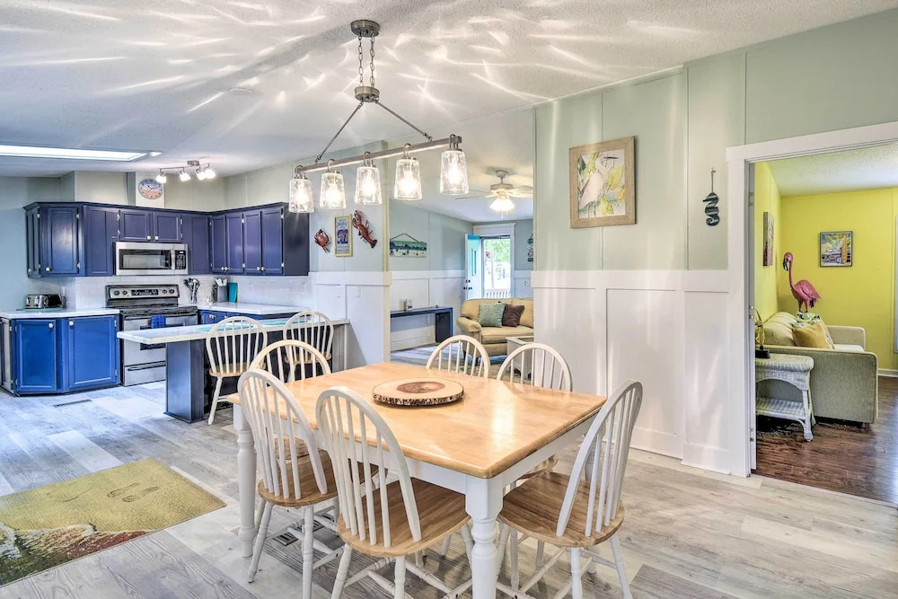 Charming Supply Home < 2 Mi to Holden Beach!