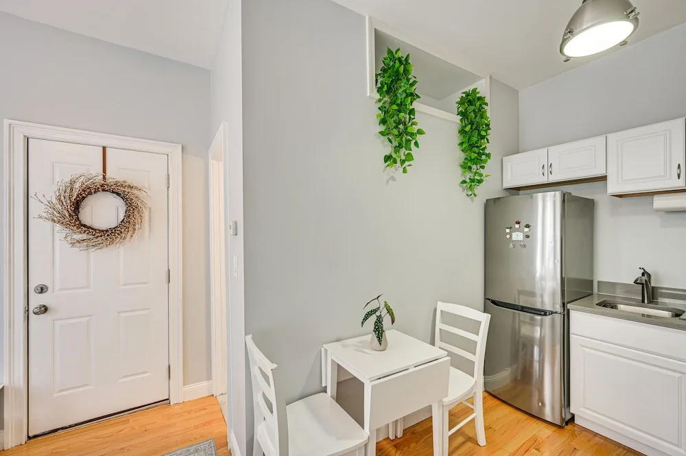 Cozy Somerville Studio: 2 Mi To Boston, Walk To T!