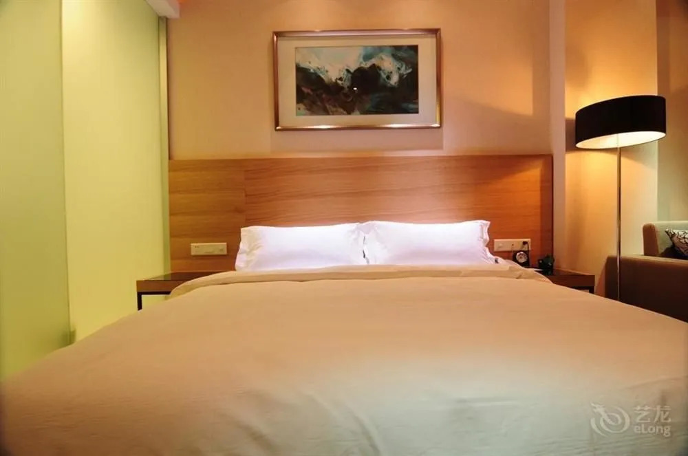 Wuhan Yuntai 6 Plus 1 Hotel