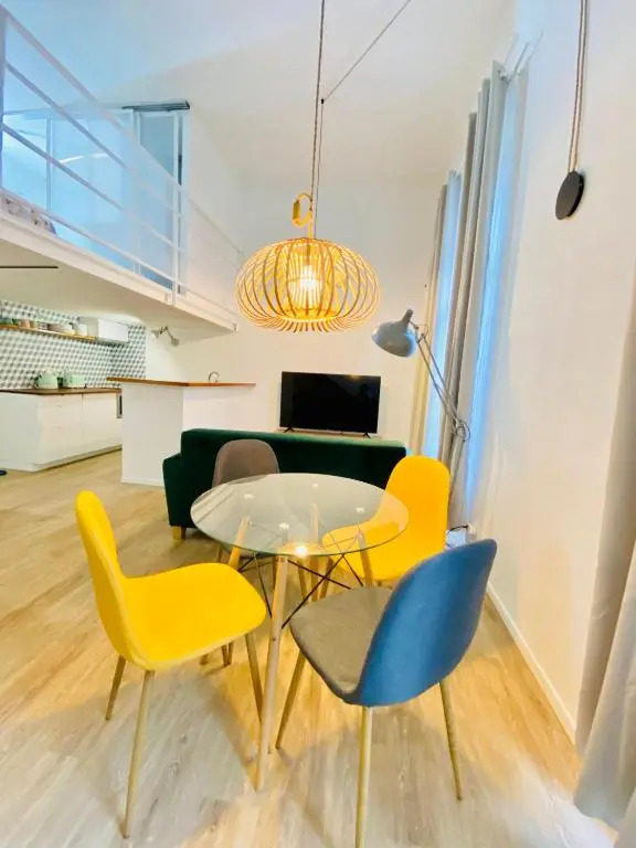 Duplex climatisé-Hauteur sous plafond 1,9m-Parking privé gratuit-Netflix-Arrivée autonome !! Duplex-Ceiling height 1,9m-Free private parking-Netflix-Self check in