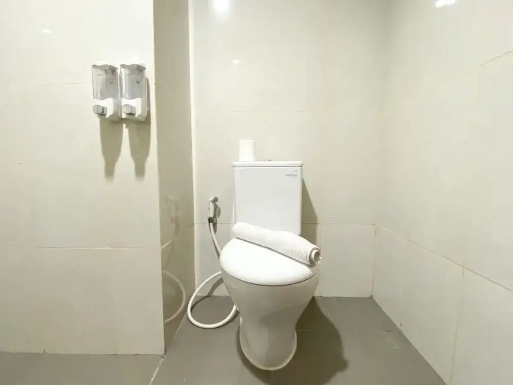 Modern Look Studio Room at LRT City Jatibening Apartment