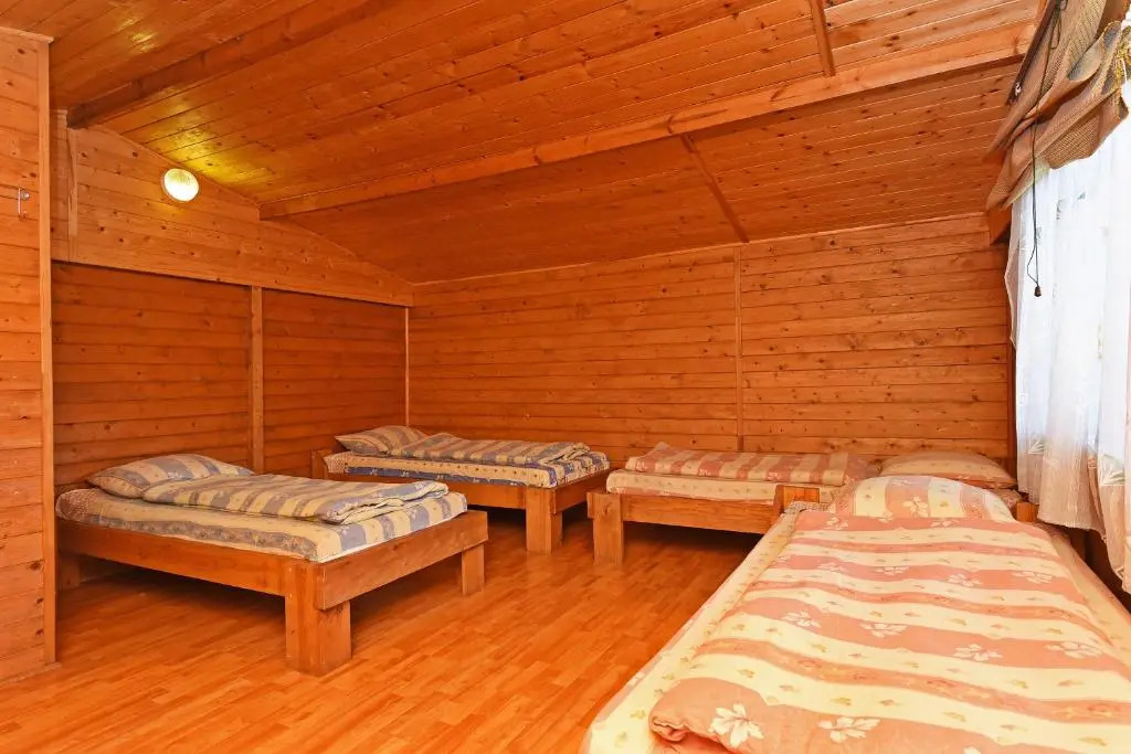 Viesu Nams Dzirkali