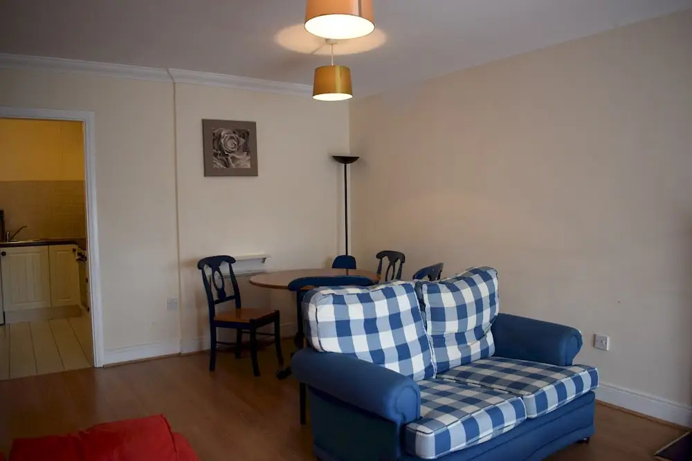 Bright 2 Bedroom Apartment With Balcony in City Centre