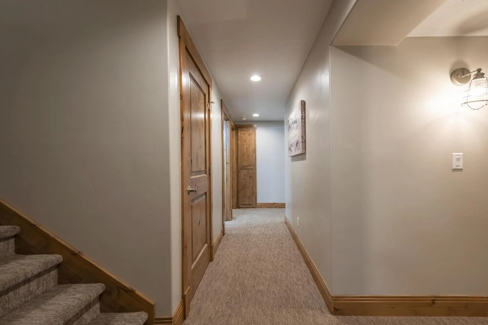 Beautiful Modern Lakefront Home - Private Beach Access, Clubhouse, Pool, & Hot Tub