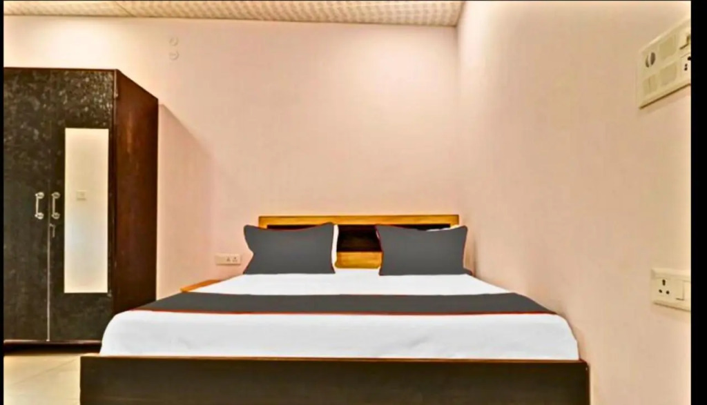Qotel Hotel Peeragarhi