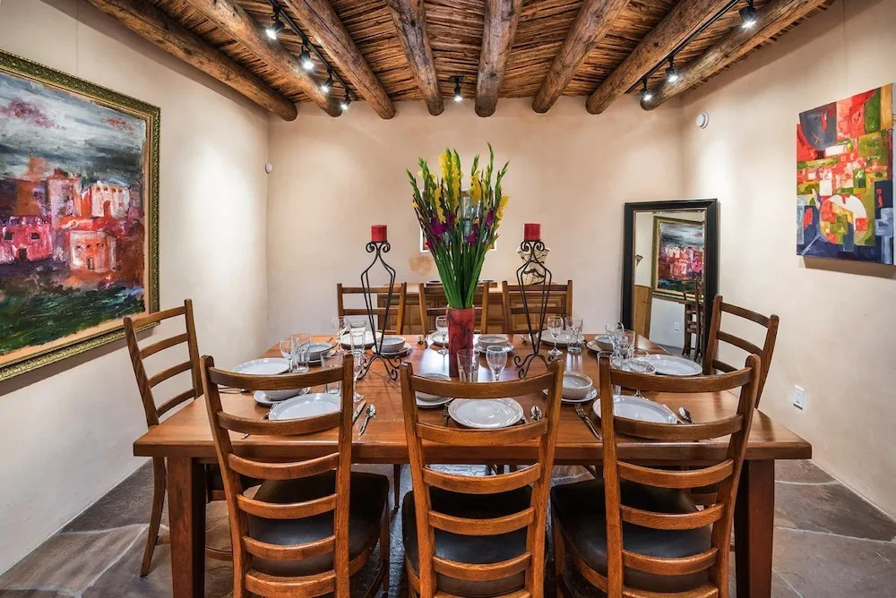 Corazon - Historic Luxury, Just Blocks to the Plaza, Excellent Outdoor Space