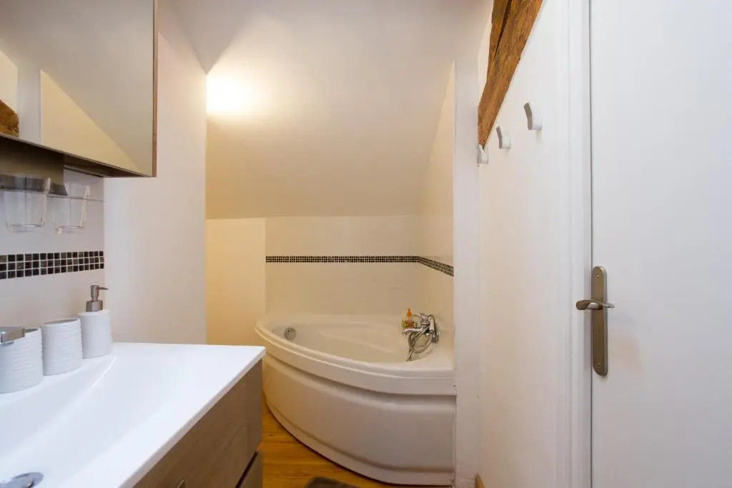 Big loft 107m2, 10min walk to Palais des Festivals