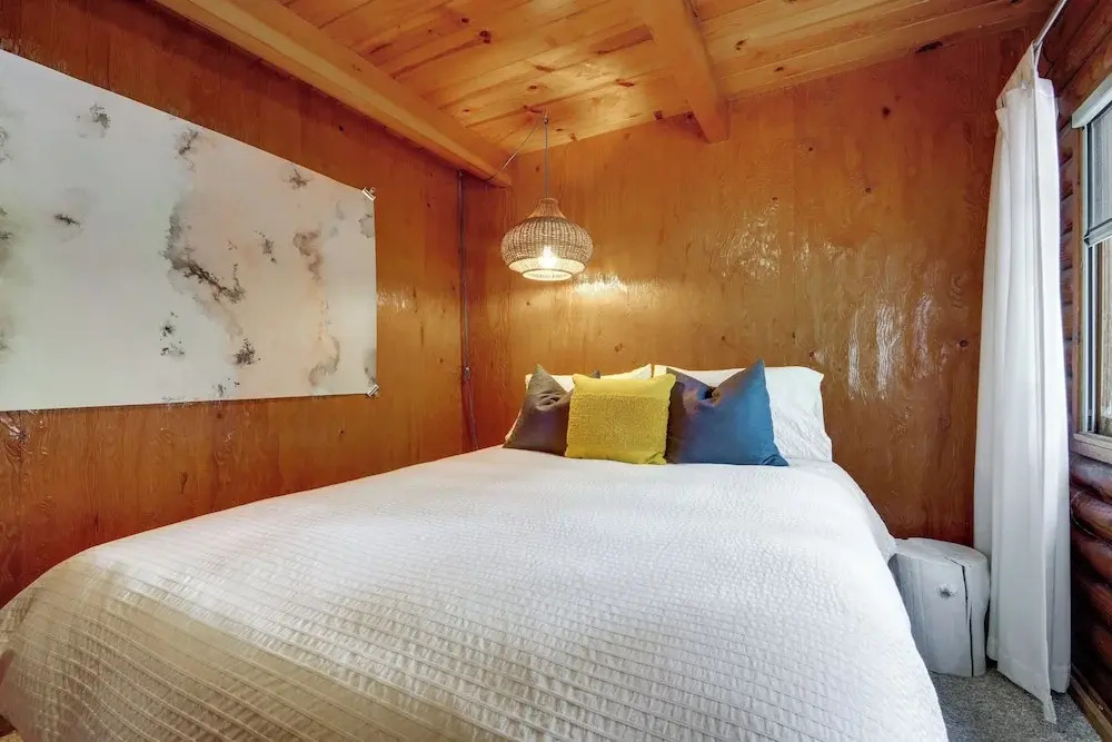 Boutique + Artsy Log Cabin in North Lake Tahoe!