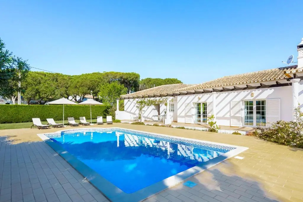 Exclusive Villa Toulouse with pool in Falesia Algarve