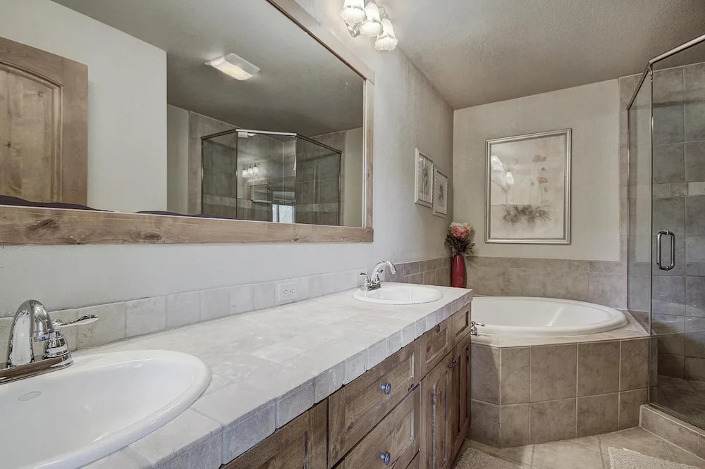 18 Autumn Brook 4 Bedroom Townhouse by RedAwning