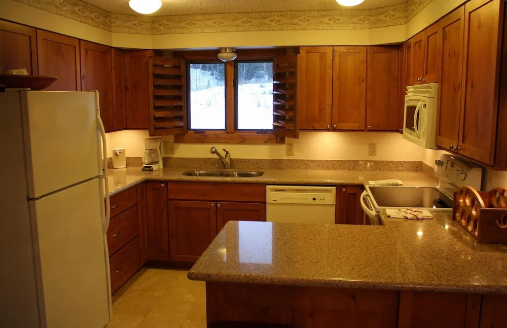 Woods Manor 302A - 2BR Condo