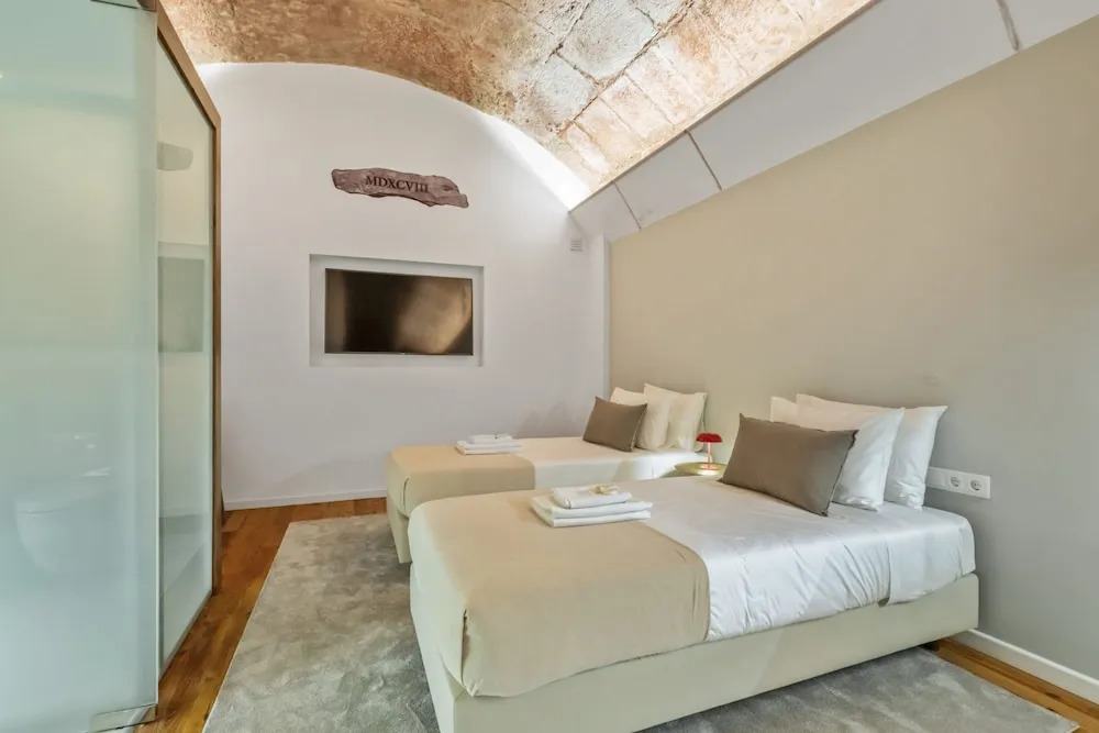 King David Suites 102 by Homie
