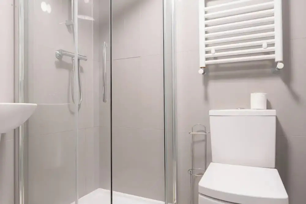 D'luxe 5-bed House - Sleeps 12 & Private Parking
