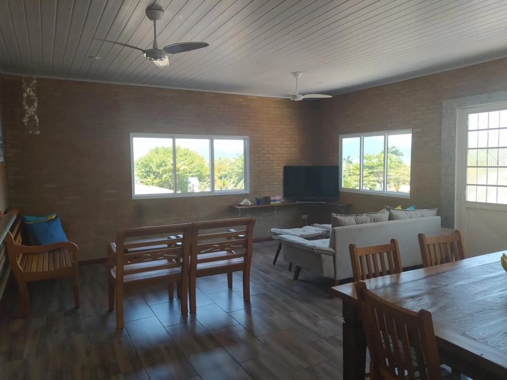 Cobertura na Enseada a 80m da areia