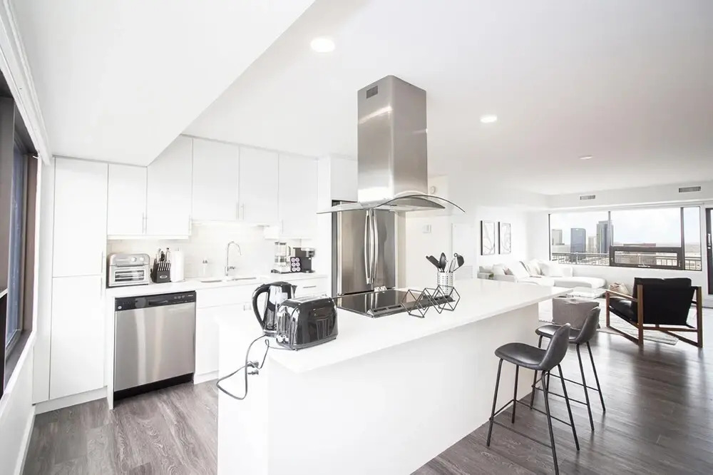 Luxurious 2 bed 2 Bath Penthouse on 23rd Floor PH1 Downtown