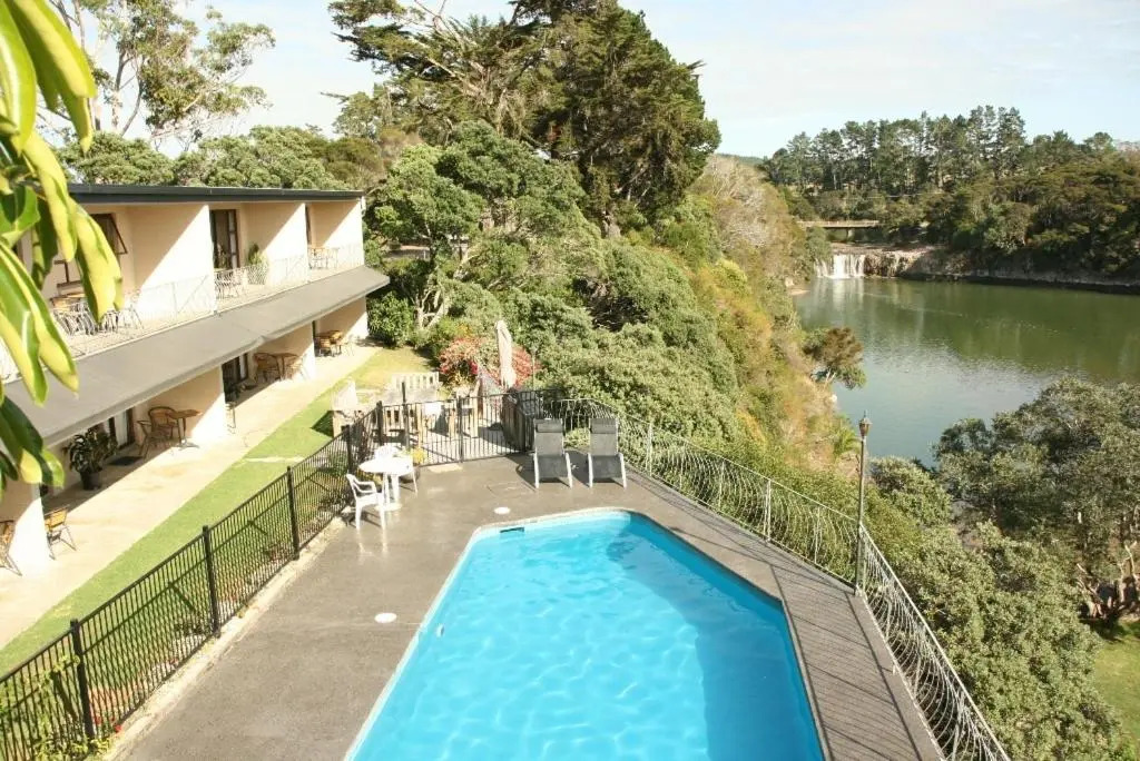 Waterfalls Estate - Motel & Campground