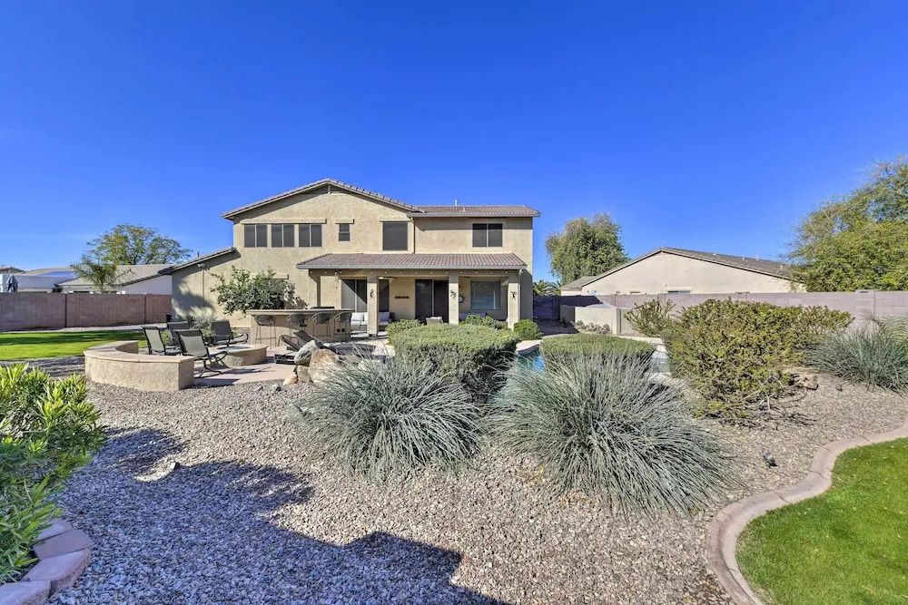Private Pool & Hot Tub: Southeast Gilbert Home