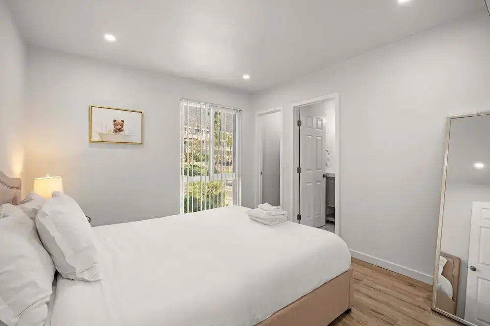 Clean Cozy Apartment Near LA Top Attractions 5