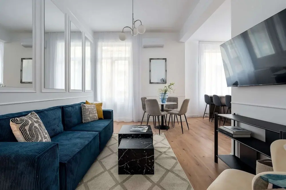 Elegant & Bright 2BR Condos - Steps from Old Town