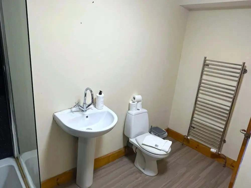 Spacious 4BR Edinburgh Home Free Parking
