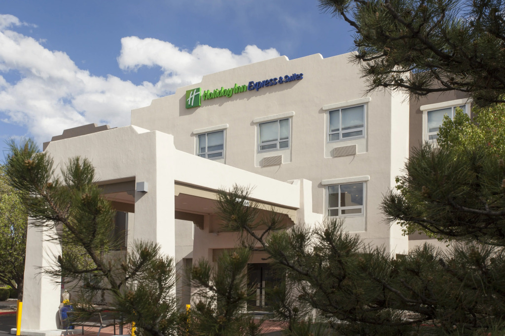 Holiday Inn Express & Suites