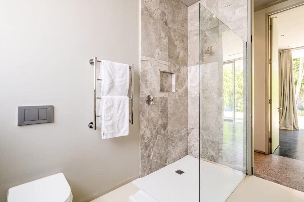 Exquisite Modern Camps Bay Villa Hove Villa