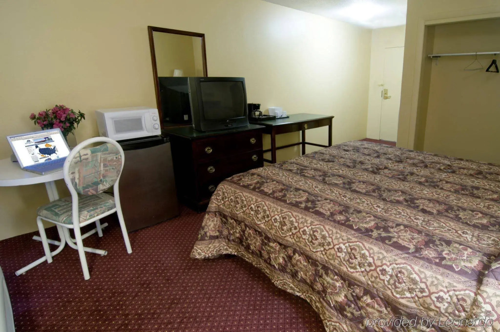 Americas Best Value Inn Foxboro