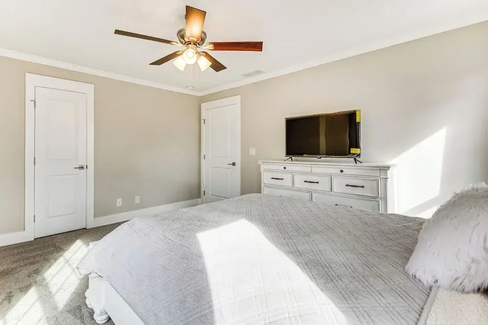6 Mi to Downtown Atlanta: Spacious Home w/ Yard