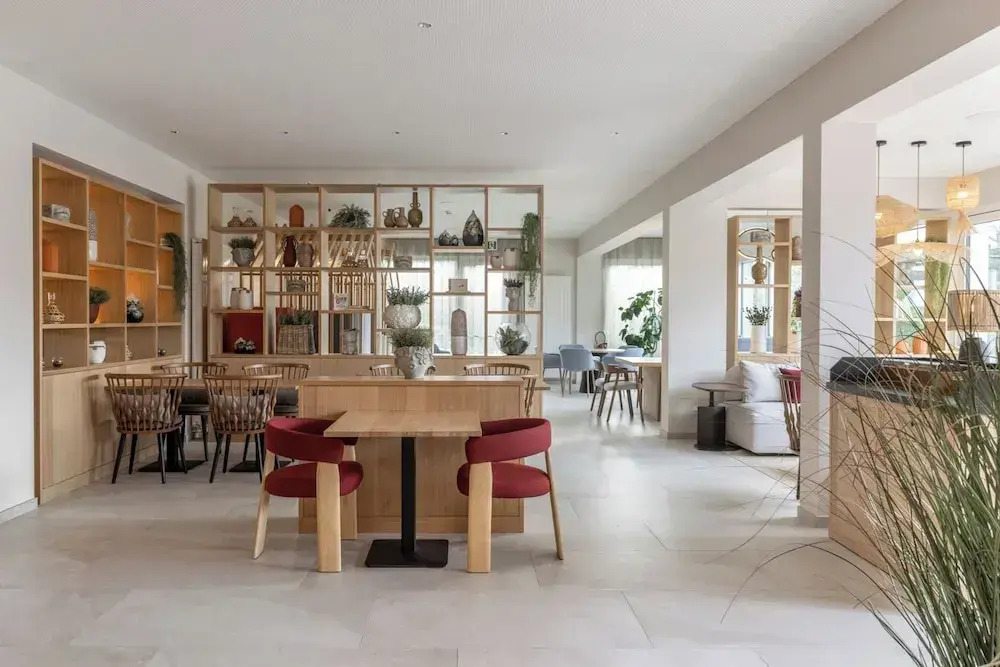 Ascona Lodge, Pool & Garden Retreat