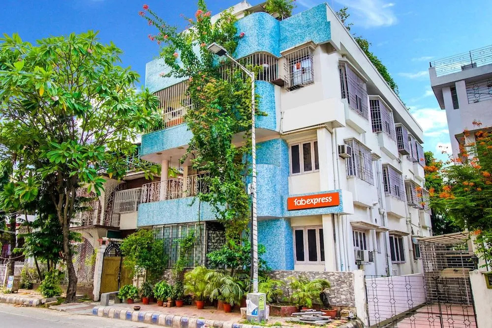 FabExpress Sataksi Guest House