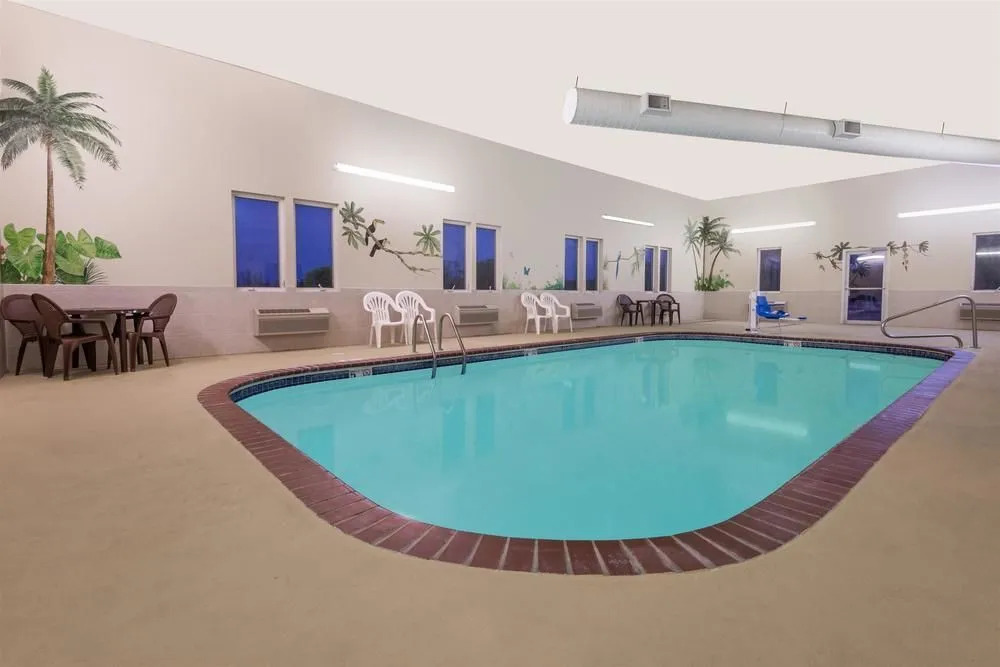 Super 8 by Wyndham Ottawa