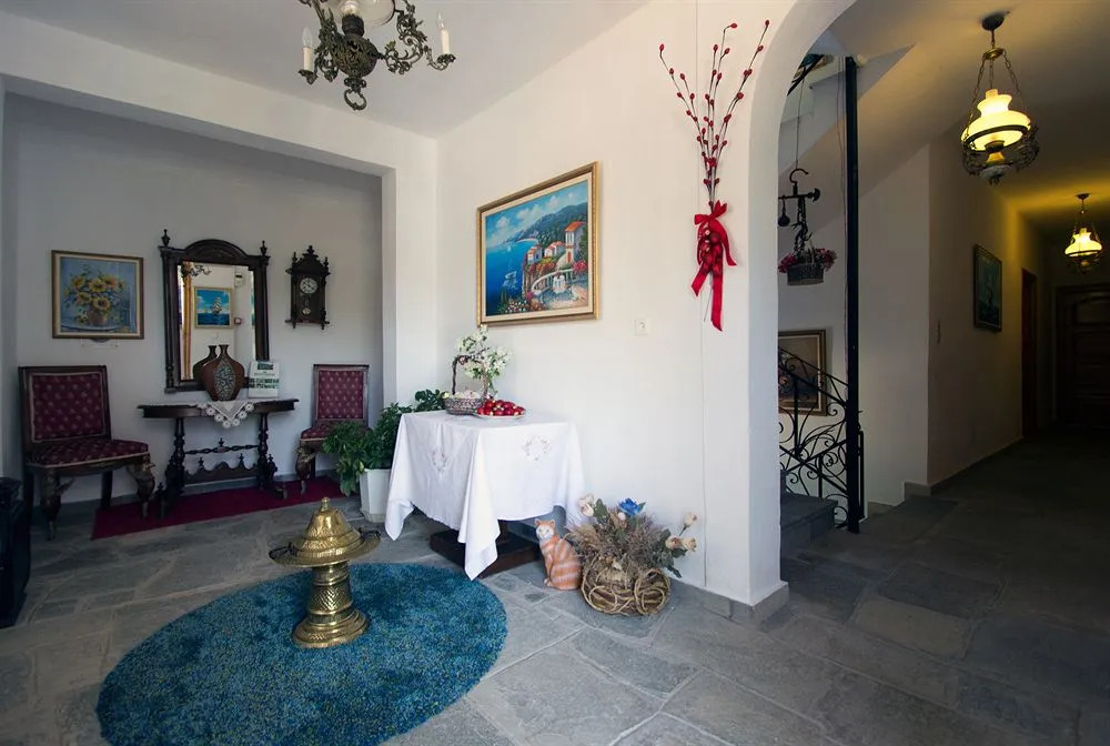 Pantheon Studios & Apartments