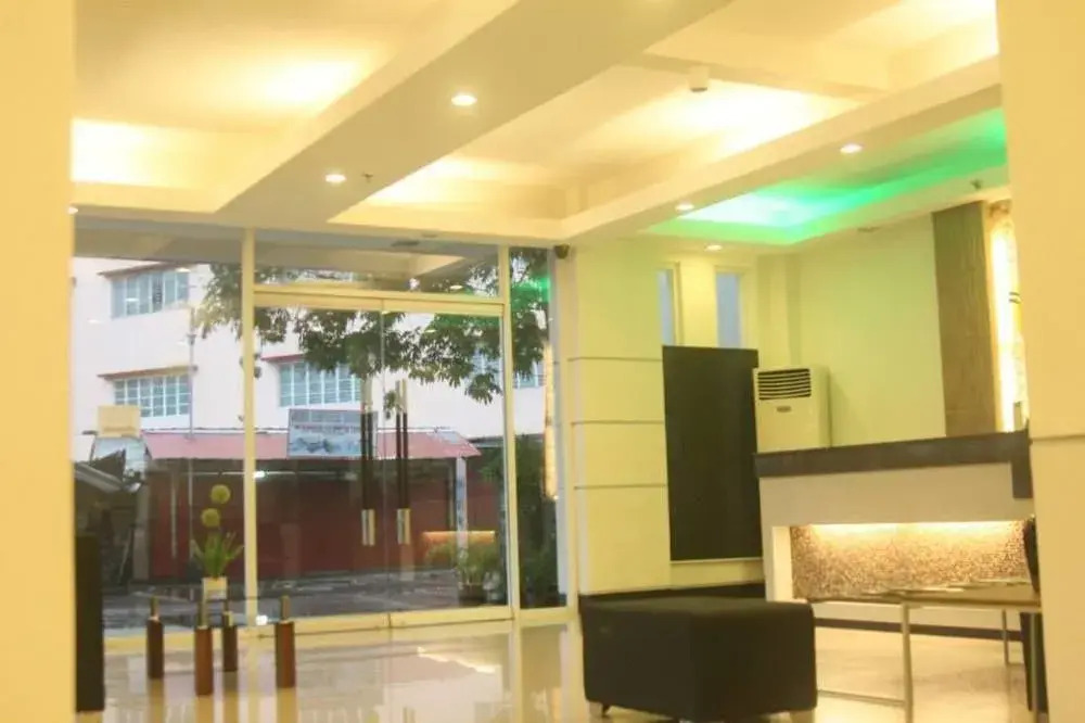 OYO 543 Negrense Suites