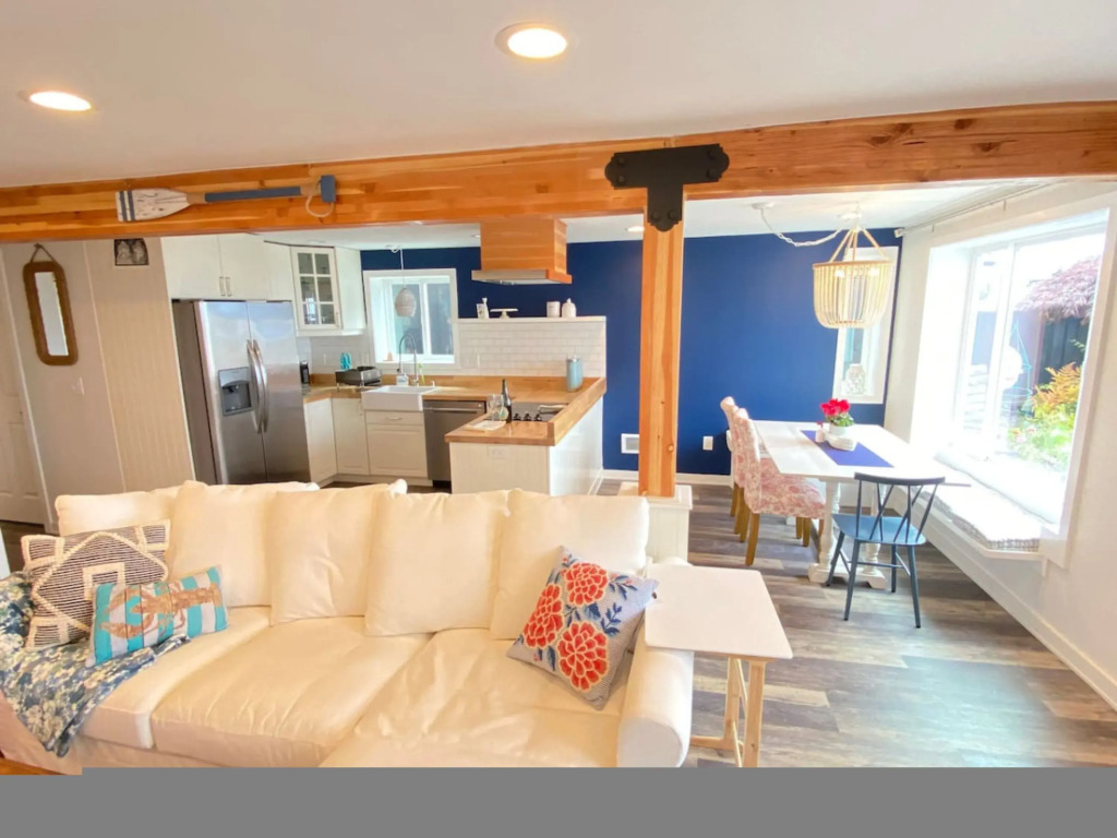 2BR 2BA Alki Beach Waterfront Retreat Extended Stay