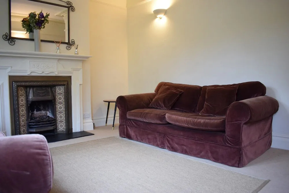 2 Bedroom Apartment Near Hammersmith