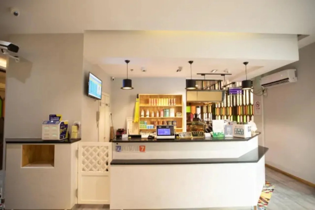 7 Days Premium Hotel Shanghai Xujiahui Longhua Road Metro station