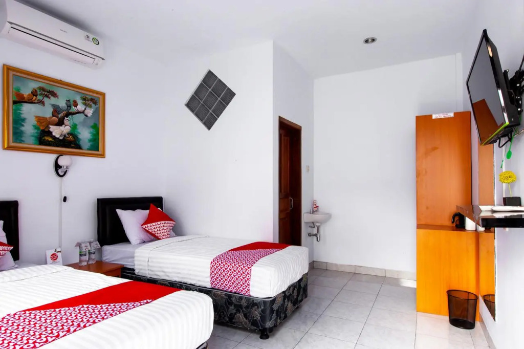 OYO 569 Cigadung Guest House Syariah