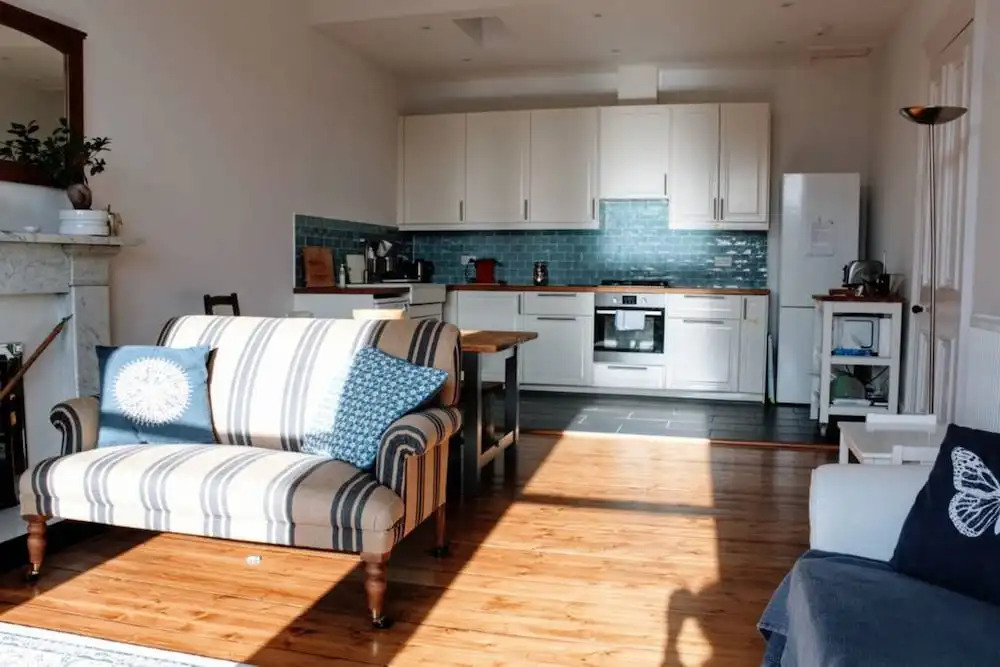 3 Bedroom Flat Overlooking the Meadows Sleeps 5